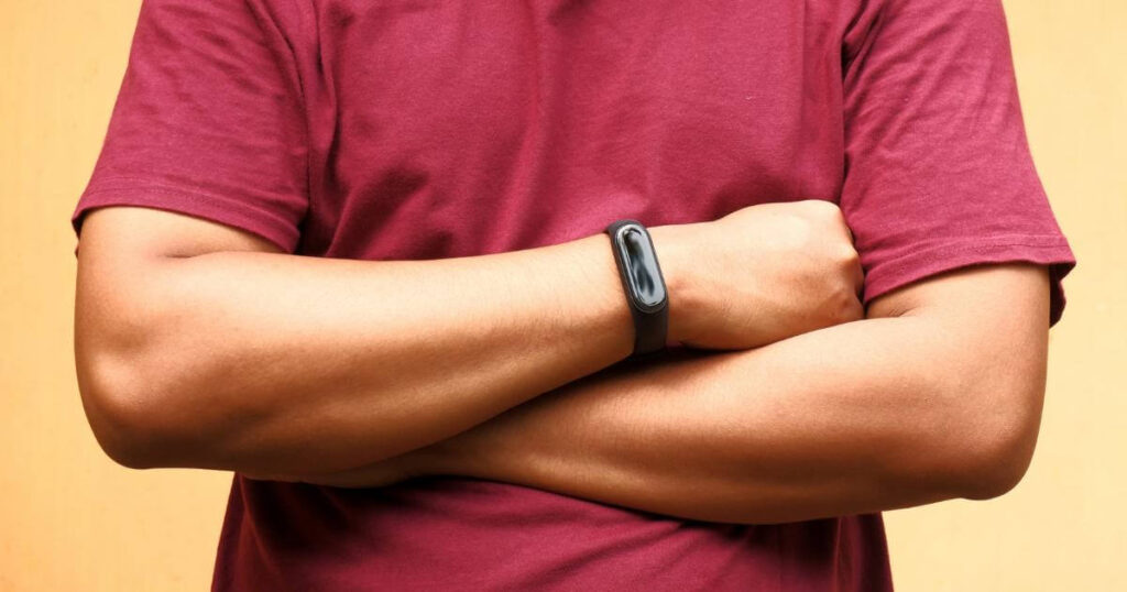 employee standing with arms crossed, refusing drug test